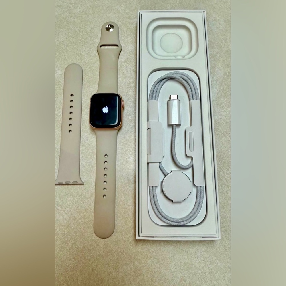 Apple Watch SE – 40mm Rose Gold